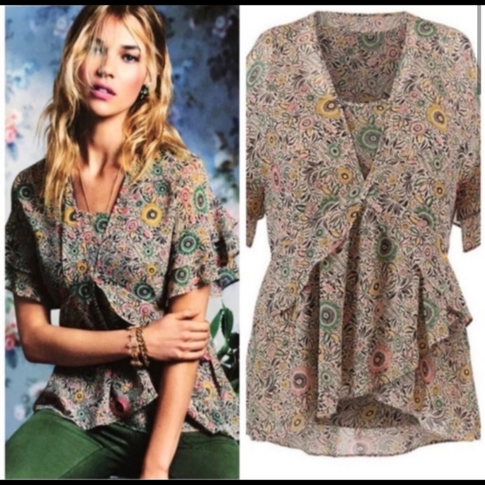 Like new Cabi Poet Double Layer Floral Flutter Blouse & Tank Top Set Size Small
